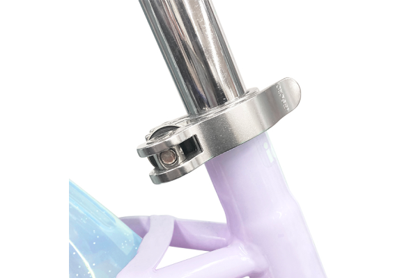 クイックレバーで工具なしで素早くサドルの高さ調節ができます!