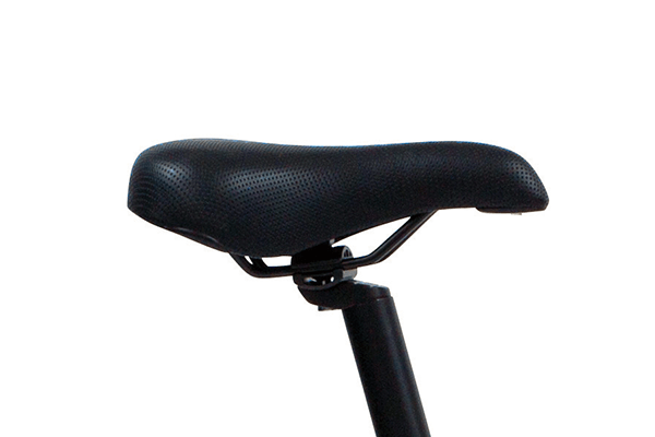 漕ぎやすい、細身のスポーツサドル。