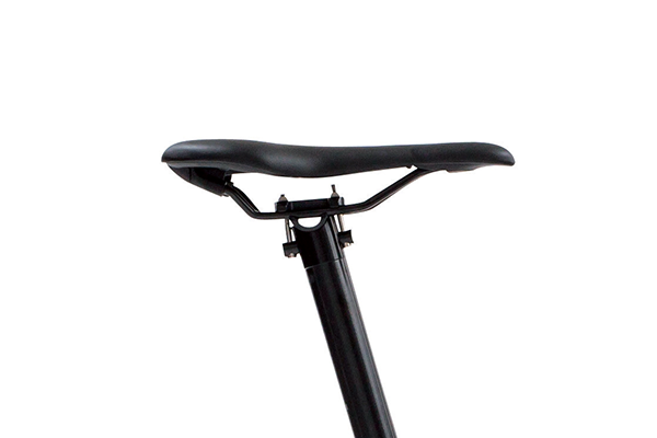 漕ぎやすい、細身のスポーツサドル。