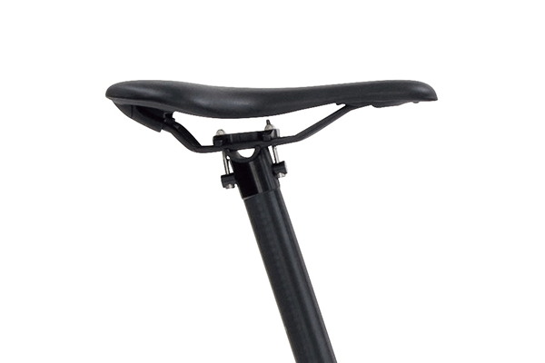 漕ぎやすい、細身のスポーツサドル。