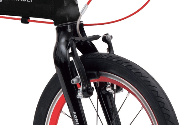 前後とも、効きが良く確実な制御を実現するVブレーキをセレクト。