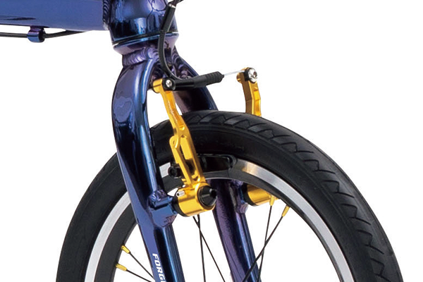 前後とも、効きが良く確実な制御を実現するVブレーキをセレクト。