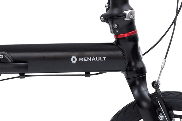 ダイヤモンドを模したと言われるスタイリッシュなエンブレムが魅力的。