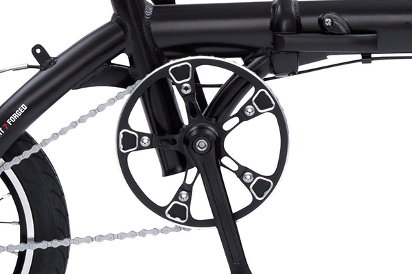 デザイン性もさることながら軽量化もされたスタイリッシュなクランク。