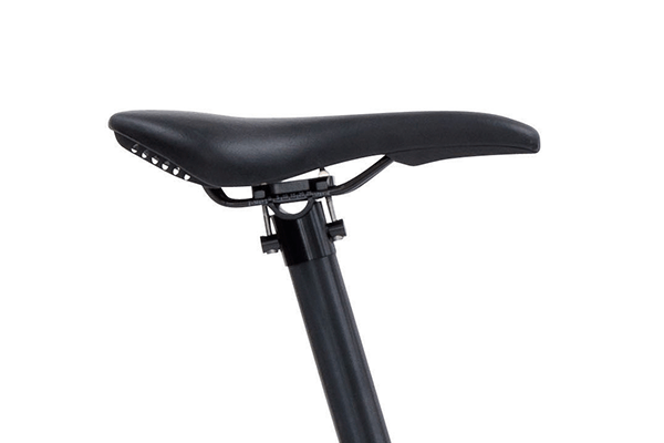 漕ぎやすい、細身のスポーツサドル。