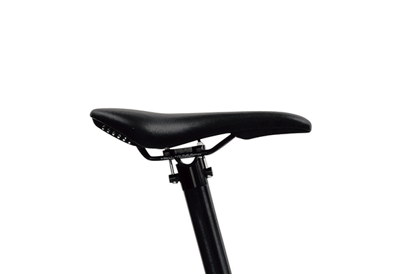 漕ぎやすい、細身のスポーツサドル。