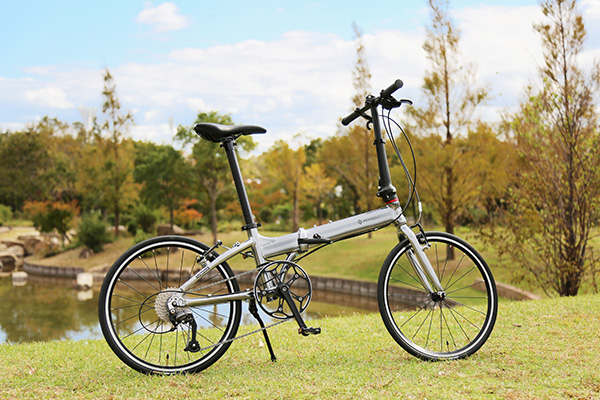 折りたたんで車に積めば、お出かけ先でも大活躍。