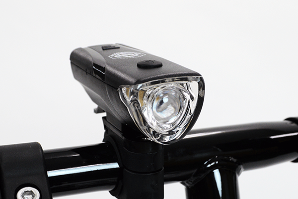 LED電池式ライトが標準装備されているので夜道も安心です。