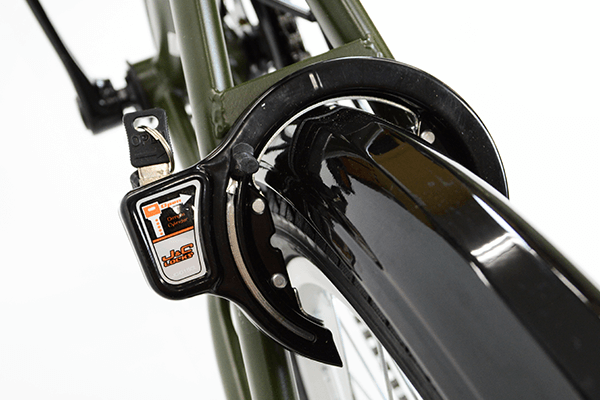 大切な自転車を守る為に、簡単ロック・解除が可能なカギを装備。