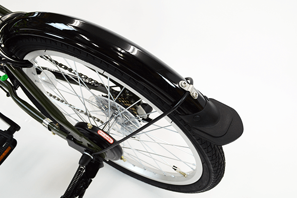 普段使いには必須の泥除け。路面が濡れていても安心して走行可能。