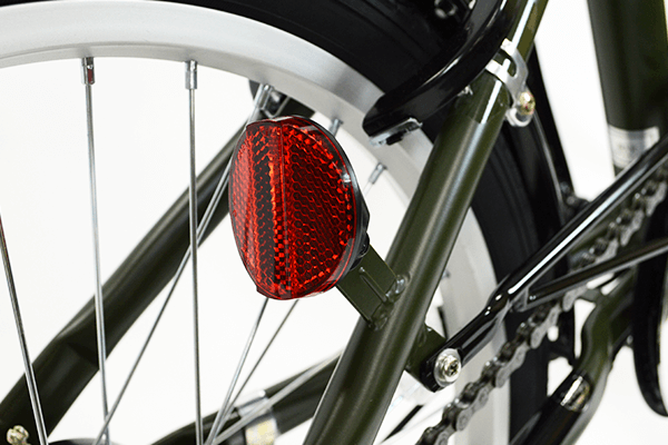 夜間の走行時に必須！反射板も標準装備。