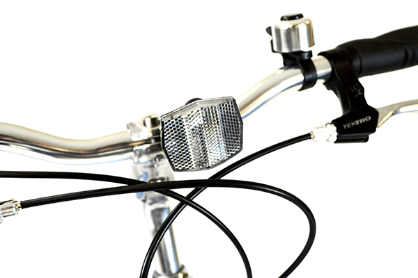 夜間走行時に対向車からよく見え、安心して乗車が可能。