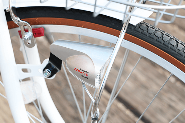 夜だけでなく昼も常時点灯するため、車からの視認性がアップします。※画像は2018年モデルです。