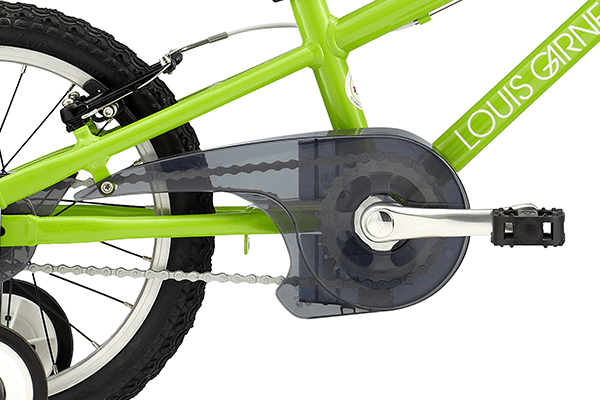 誤ってギア部分に手を入れないようにするためのチェーンカバーを装備。