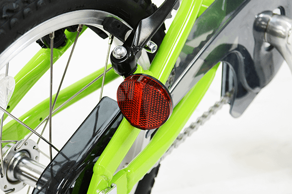 夜間の走行時にも安心！反射板が標準装備。