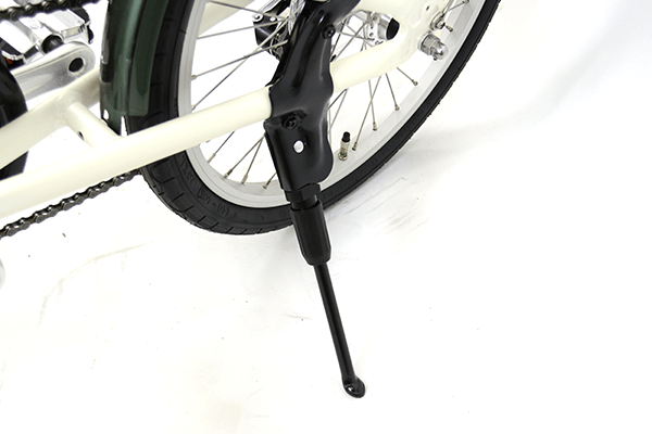 停車時に必須になるスタンドも搭載！