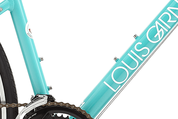 スポーツドリンク用ホルダーまたはペットボトル用ホルダーが設置可能！