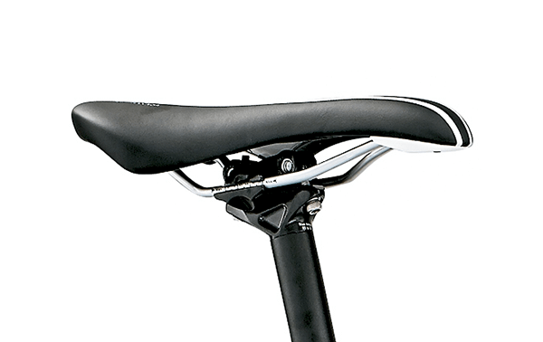 中央にくぼみがあり、長時間の走行でもお尻が痛くなりづらく、快適に走行可能。
