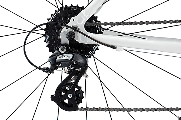 シマノ製「ALTUS(アルタス)」ディレイラー搭載。24段の変速機を装備。
