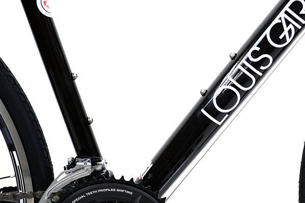 スポーツドリンク用ホルダーまたはペットボトル用ホルダーが設置可能！