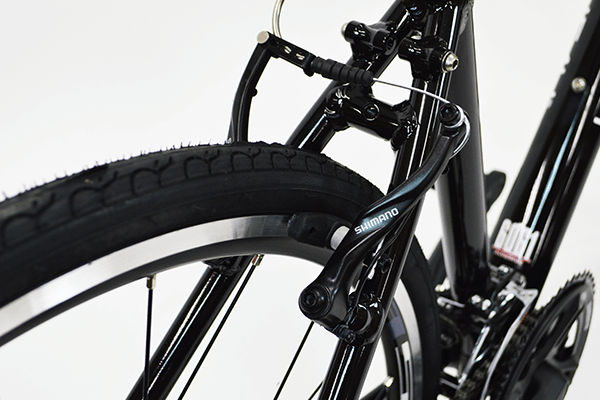 ブレーキの効きが良く、スポーツ車ならではの走行を楽しむことができるVブレーキをセレクト。