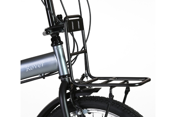 キャリア標準装備で別売りのバスケット取り付けが可能です。