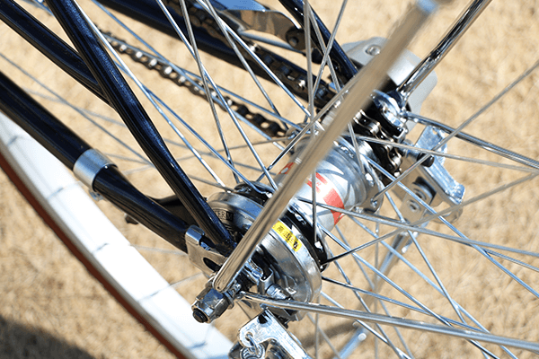 長期間使用してもブレーキ音がしにくいローラーブレーキ採用。※画像は2018年モデルです。