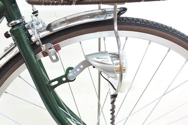 通学で暗くなっても安心な自動点灯LEDオートライトを搭載。※画像は2020年モデルです。