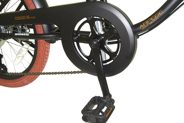 チェーンカバーが付いているため、走行中のチェーンによる裾汚れも防御。