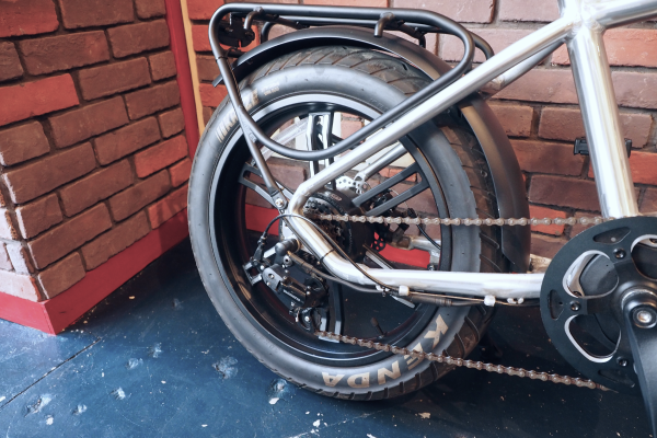 Bafang製モーターとシマノ製外装7段変速を搭載しています。