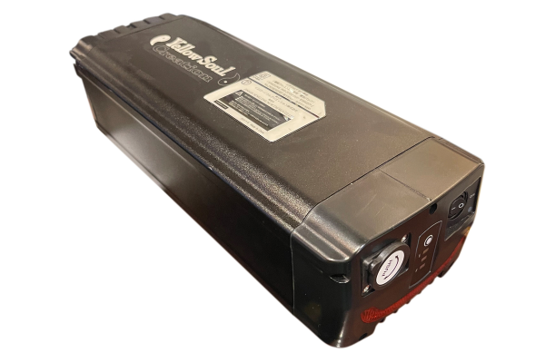 高性能バッテリーにより充電の回数も少なく、長距離の移動も安心して楽しむことができます。