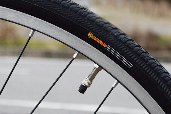 通常タイヤに比べて肉厚で、パンクに強いタイヤを採用しました。