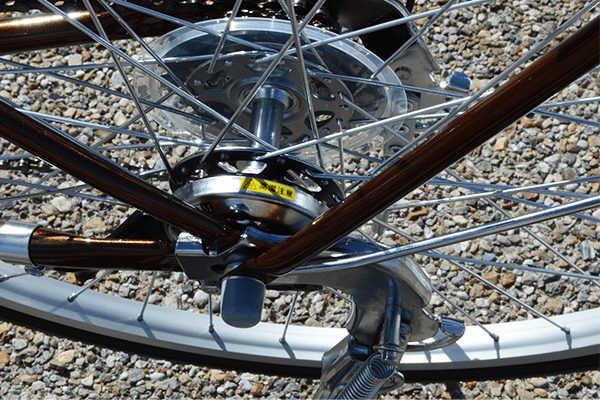 長期間使用しても音鳴りのしにくい、ローラーブレーキを搭載。