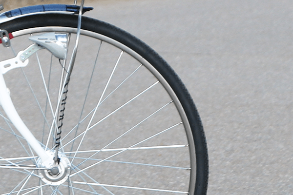 リムセーバーが“面”で支えることでタイヤが押しつぶされにくくなり、パンクを抑制します。