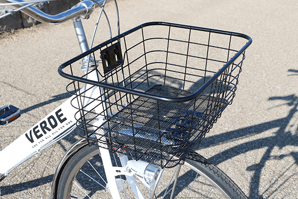 通勤・通学・お買い物の強い味方。大きな荷物もすっぽり入る、おしゃれな幅広バスケット（横：31cm×縦：24cm×高さ：23cm）