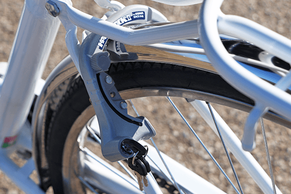 防犯に必須なリング錠を標準装備。大切な自転車を守ります。