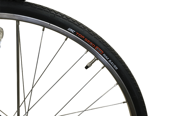 カバーゴムでタイヤ全体を覆い、タイヤの擦り減りを防ぎます。