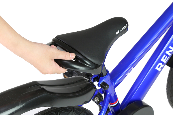 取っ手付きサドルなので自転車デビューから補助輪外しての練習にも最適。