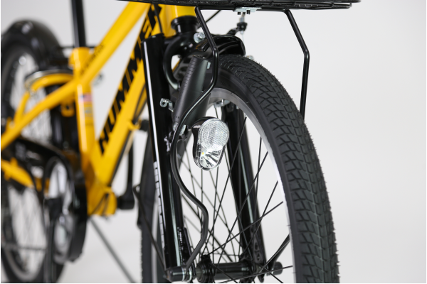 夜間走行に必須のライト付き。