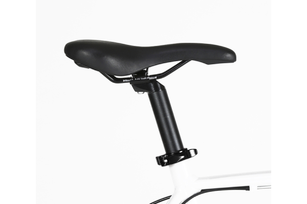 スタイリッシュであらゆるシーンの走行に最適なスポーツサドル。