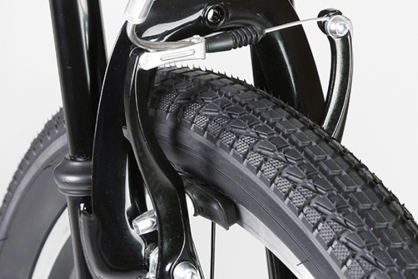 制動力に優れたVブレーキを前後に標準装備。