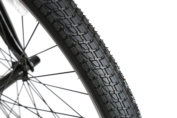 サイズは26×2.125（英式バルブ）です。