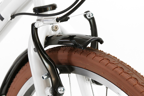 制動力に優れたVブレーキを前後に標準装備。