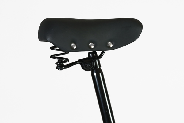 クッション性の高いテリーサドルの採用で乗り心地抜群。