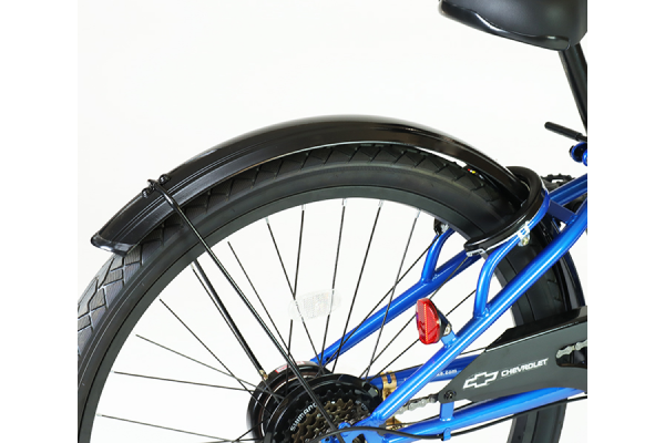 雨水や泥から衣服を守ってくれる泥除け付き