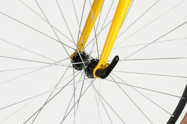 前輪には工具不要で着脱が簡単なクイックリリースを採用。