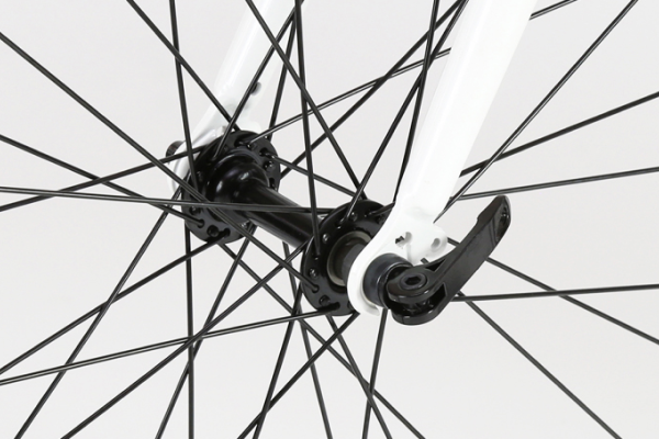 工具不要でホイールの着脱が可能です。