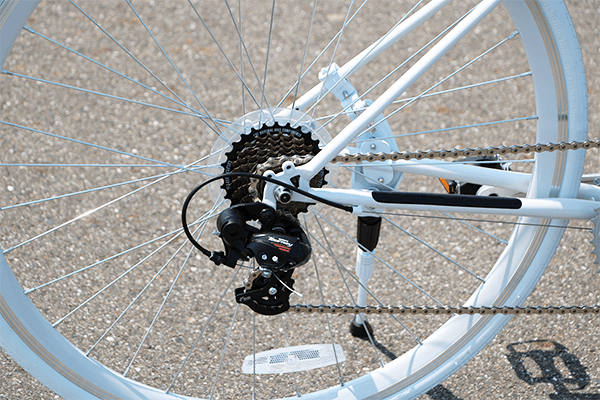 シマノ製ディレイラー搭載。確実な変速を実現します。