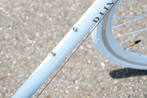 スポーツドリンク用ホルダーまたはペットボトル用ホルダーが設置可能！