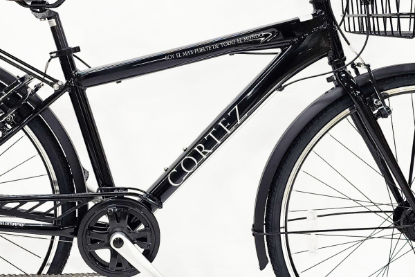 アルミフレームを採用することで車体が軽くなり扱いやすくなっています。